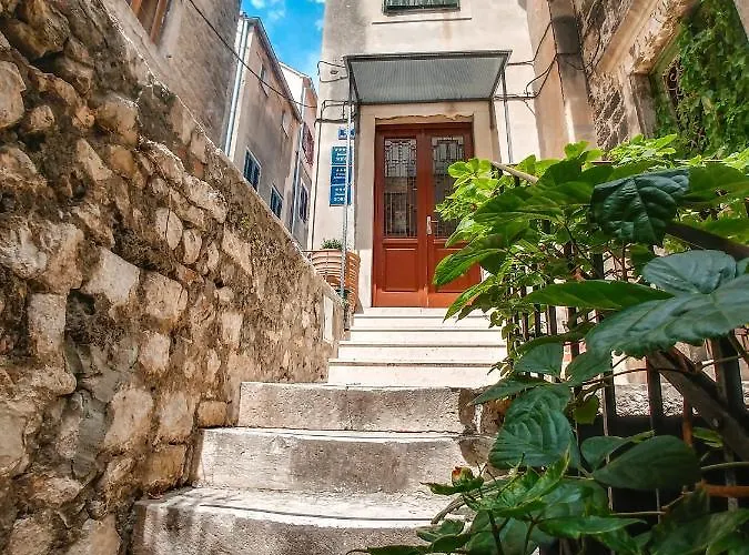 Gostinjska kuća Julije Rooms