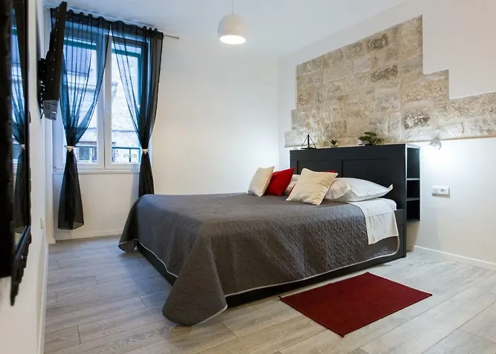 Julije Rooms Gostinjska kuća 3*