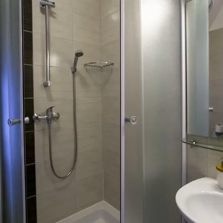 줄리 룸스 게스트하우스 3*